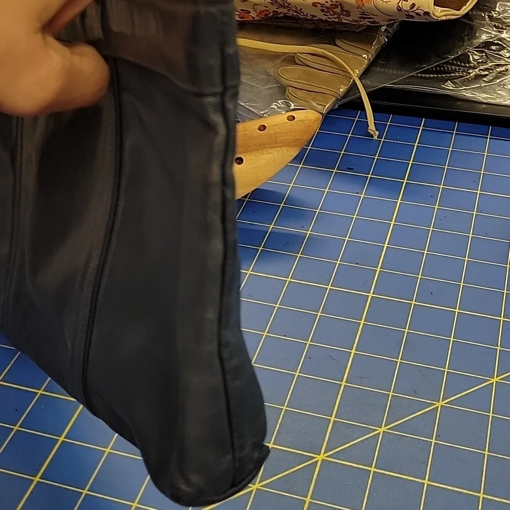 Dove Vintage Zipper Clutch Purse Dark Blue Leather 13 x 7 x 1